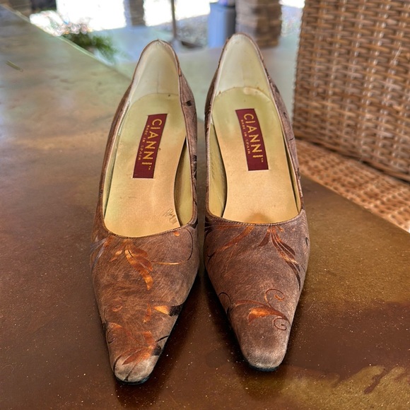 Cianni size 7 brown suede heels - Picture 1 of 7